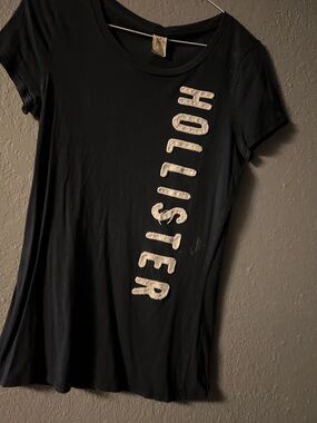 Hollister Black Short-Sleeve Tee with Vertical White Logo